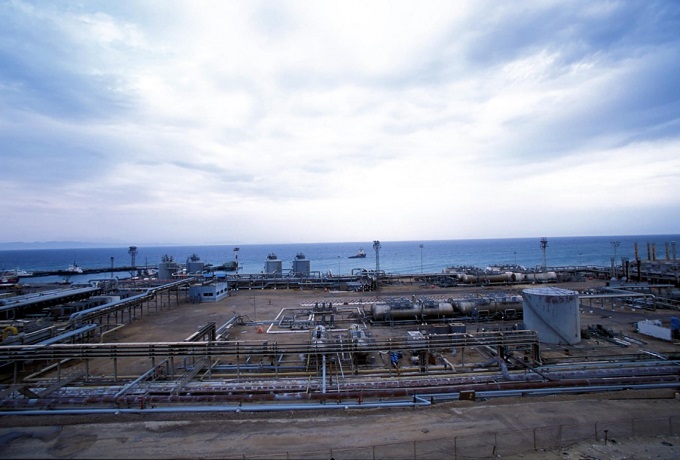 Rosneft se asocia con Eni para explotar un yacimiento de gas