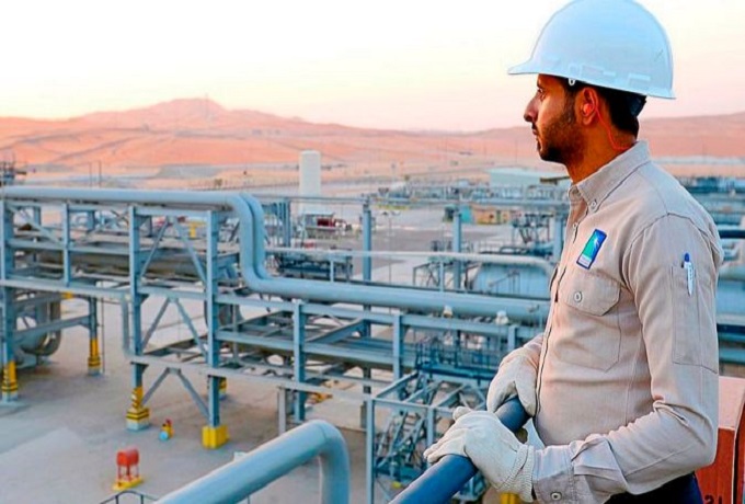 Arabia Saudí prevé invertir el 5% del capital de la petrolera estatal Aramco en 2018